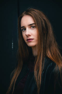 modisches Lifestyle Portrait von einer Frau, Outdoor Shooting