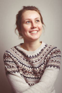 Portrait von einer Frau im Studio