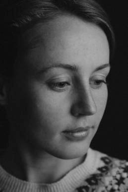 Portrait von einer Frau im Studio