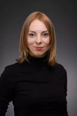 Portrait von einer Frau im Studio, in Jena