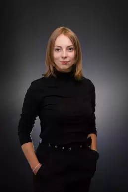 Portrait von einer Frau im Studio, in Jena