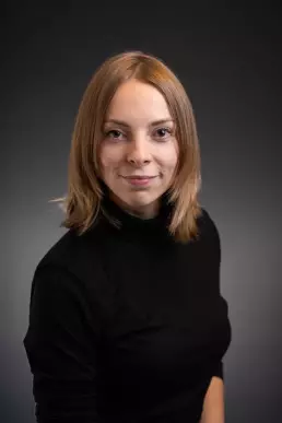 Portrait von einer Frau im Studio, in Jena